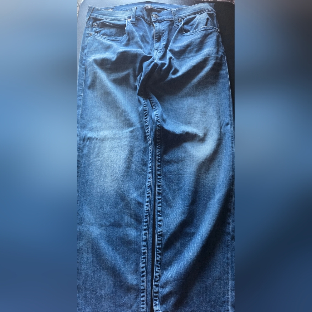 Gently Used Mens size 38 True Religion jeans Devin lose fit